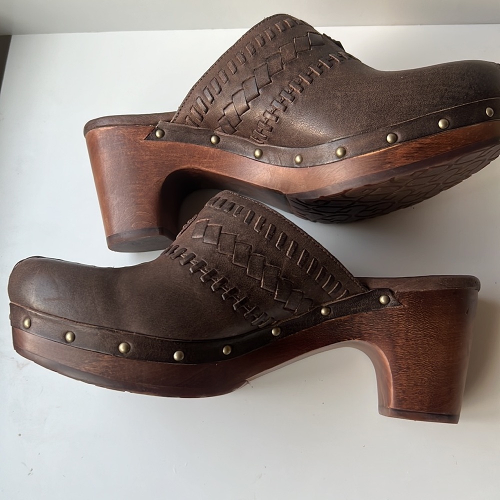 Ugg Vivica Leather Studded Wood Clogs, SZ 7